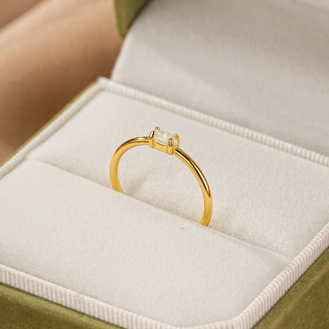 Bague Opale Aura Fine – Bijou Artisanal en Argent Plaqué Or - Biloria
