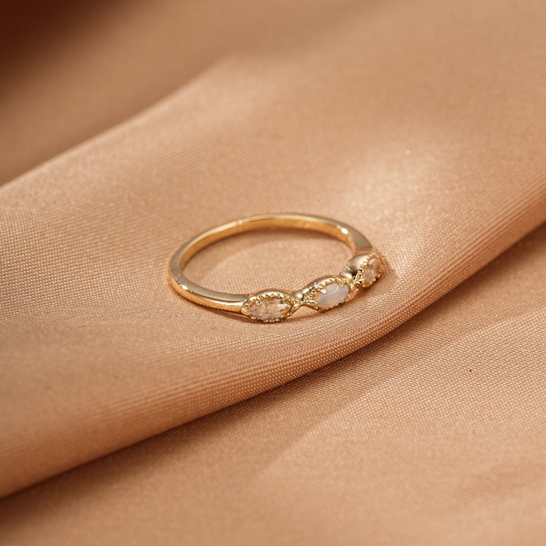 Bague Opale et Pierre de Lune - Harmonie Astrale en Argent Plaqué Or - Biloria