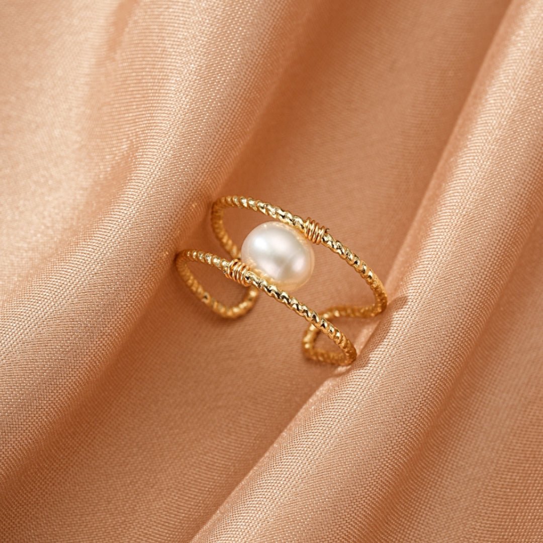 Bague Perle Naturelle Torsadée Ajustable, Bijou Artisanal Fil Cuivre - Biloria