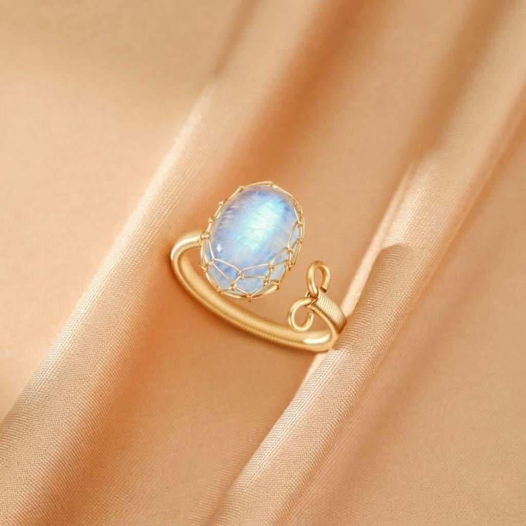 Bague Pierre de Lune Ajustable – Plaqué Or 14k, Vertus Intuitives - Biloria