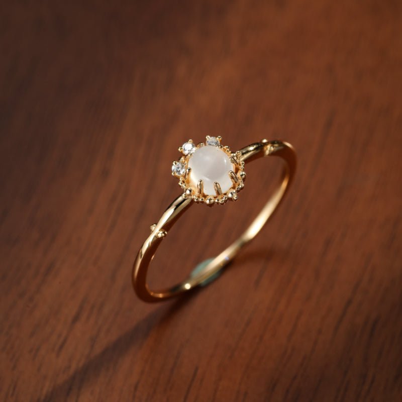 Bague Pierre de Lune en Argent Plaqué Or pour Intuition et Élégance - Biloria