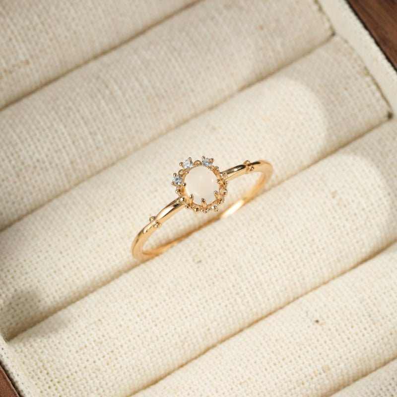 Bague Pierre de Lune en Argent Plaqué Or pour Intuition et Élégance - Biloria