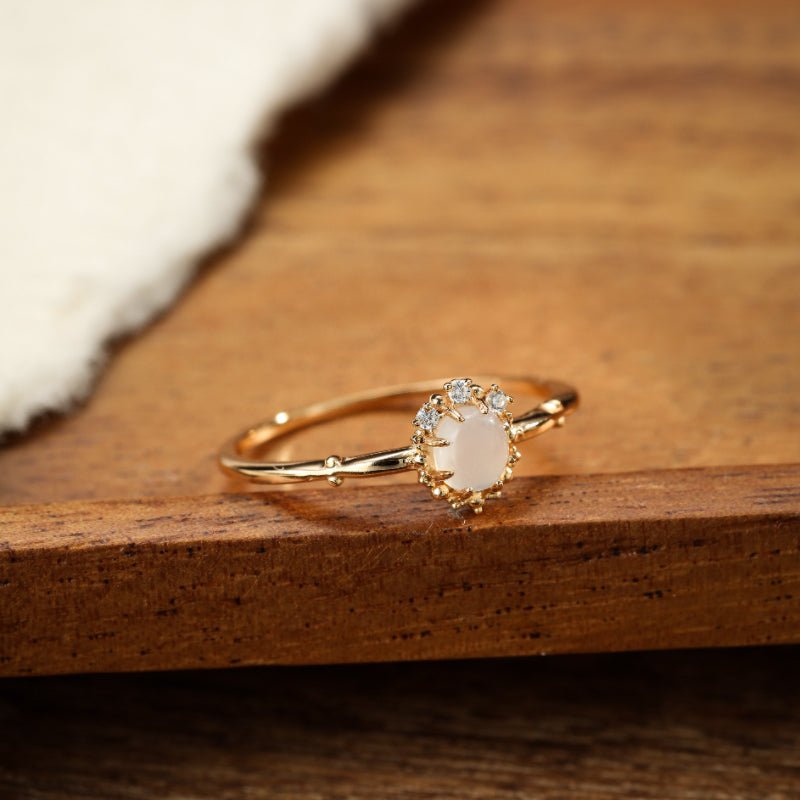 Bague Pierre de Lune en Argent Plaqué Or pour Intuition et Élégance - Biloria