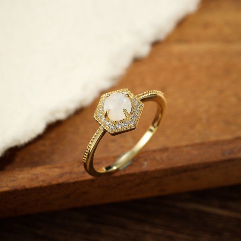 Bague Pierre de Lune Hexagone, Argent Plaqué Or et Zircon - Biloria