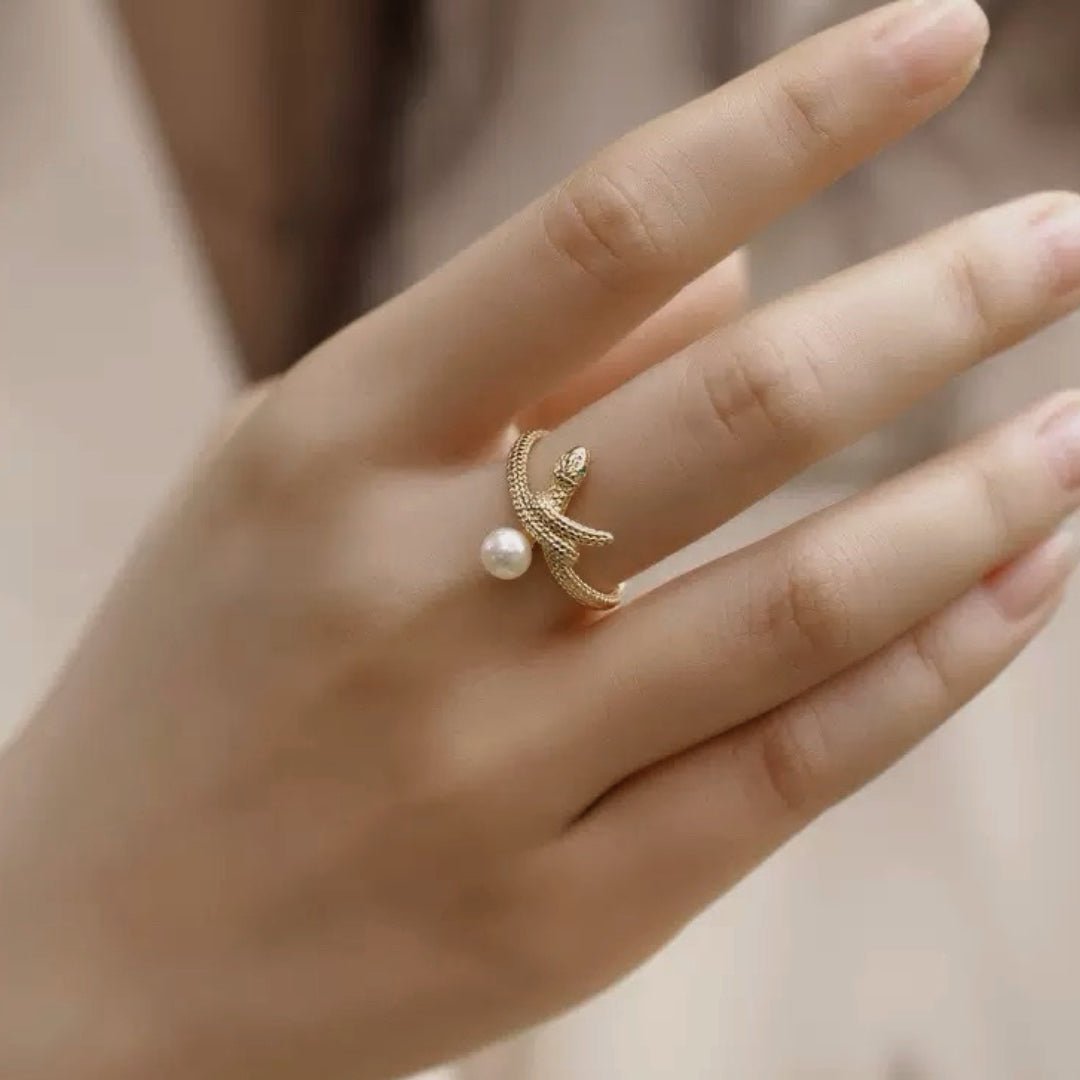 Bague Serpent Perle Chant Opalin – Bijou Symbolique Argent Plaqué Or - Biloria