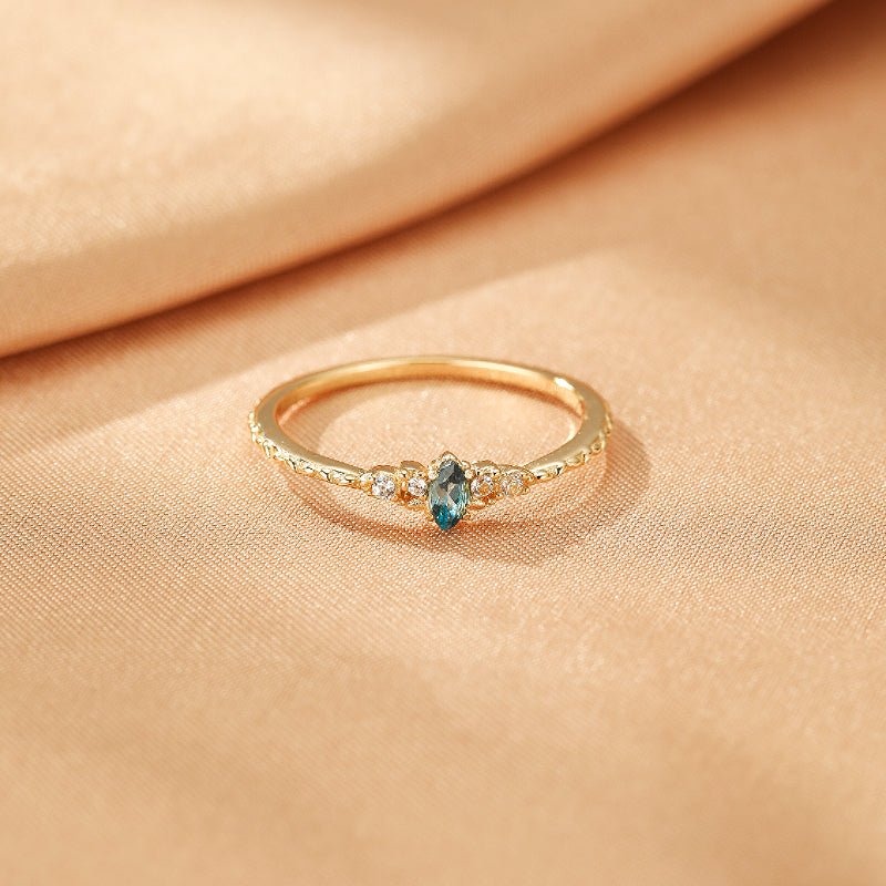 Bague Topaze Bleue Argent Plaqué Or – Bijou Fin pour Méditation - Biloria