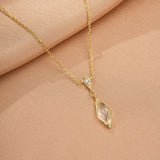 Besoin d'une lumière douce au quotidien ? Collier Cristal de Roche - Biloria