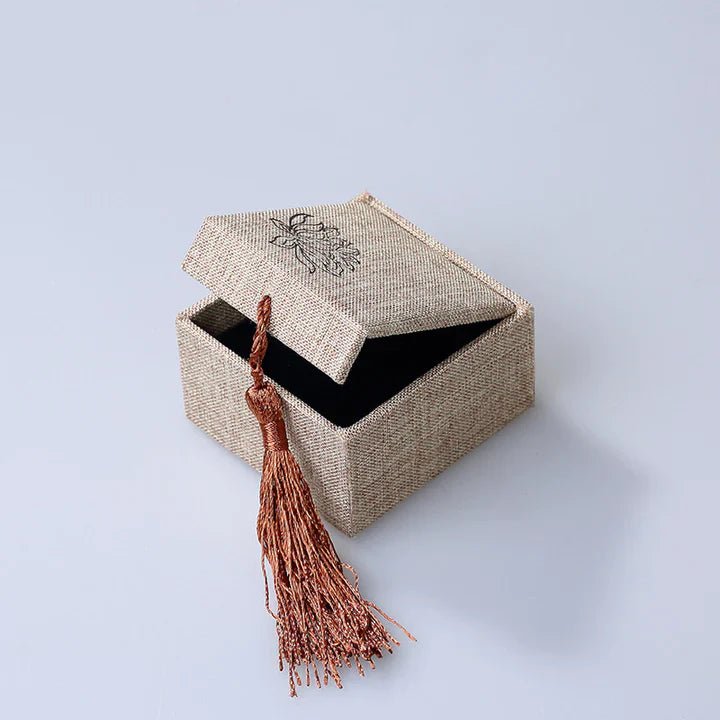 Boîte Cadeau Lotus en Lin Grise pour Bijoux - Biloria
