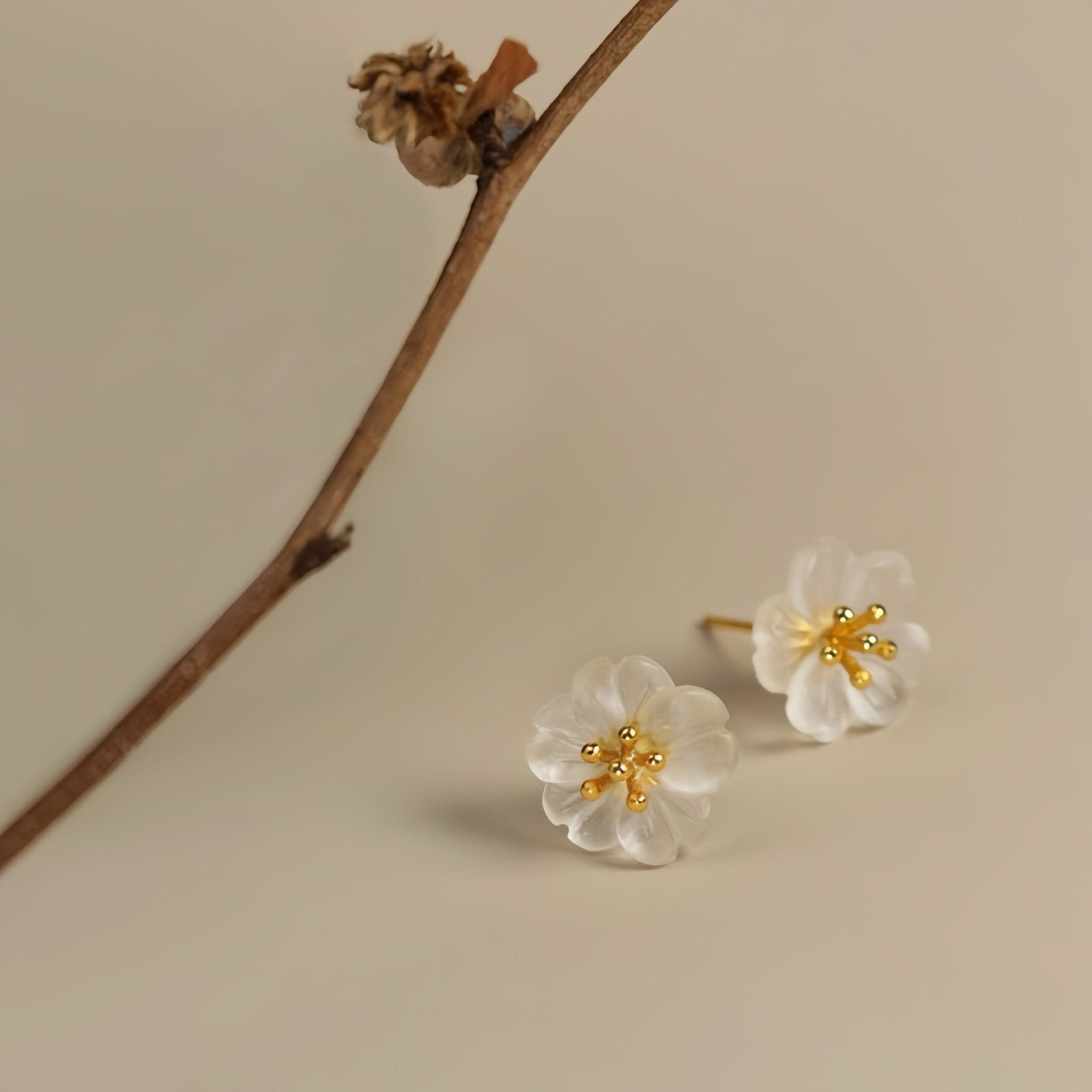 Boucles d'Oreilles Argent Plaqué Or avec Quartz Clair et Lotus - Biloria
