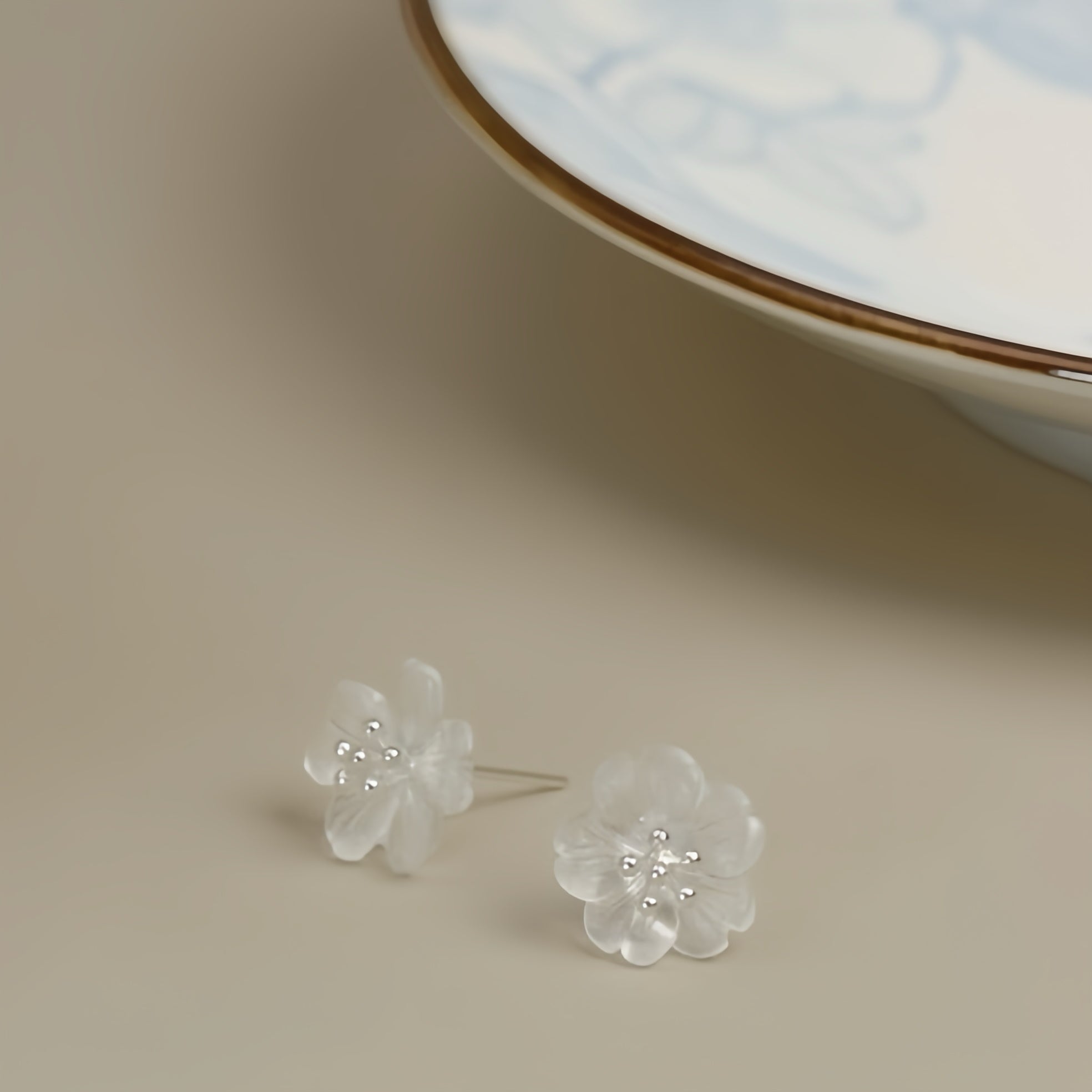 Boucles d'Oreilles Argent Plaqué Or avec Quartz Clair et Lotus - Biloria