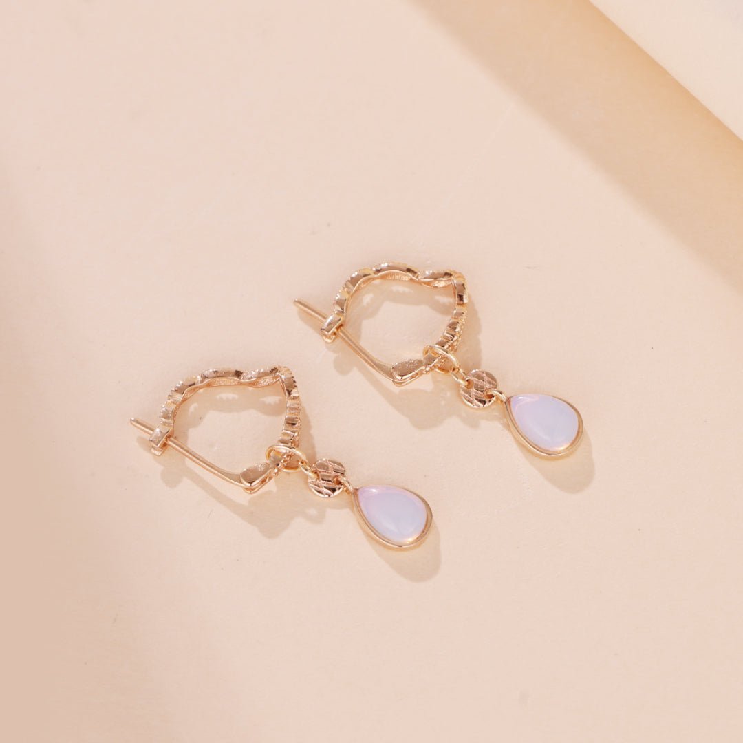 Boucles d'Oreilles en Opale Blanche et Argent Plaqué Or - Biloria