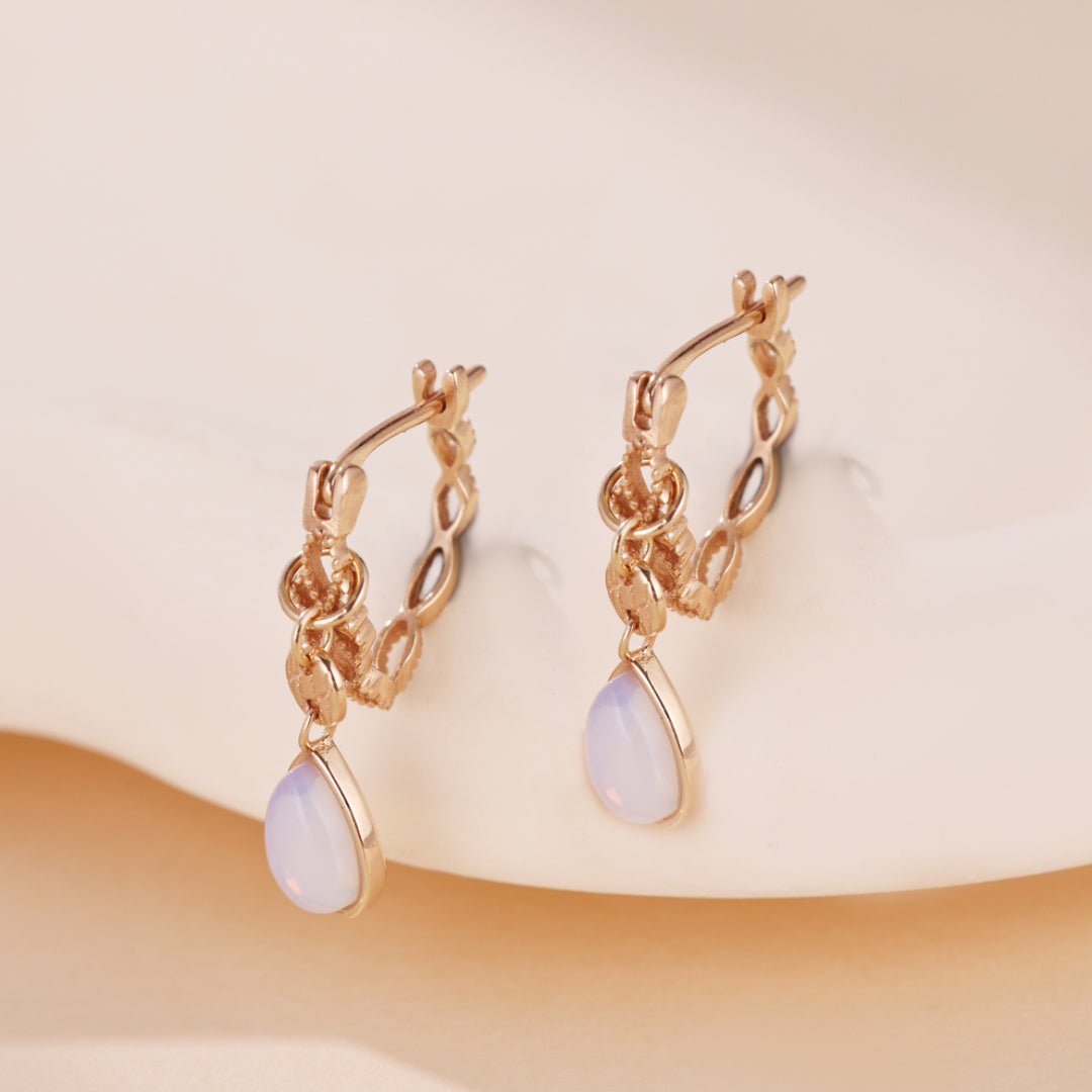 Boucles d'Oreilles en Opale Blanche et Argent Plaqué Or - Biloria