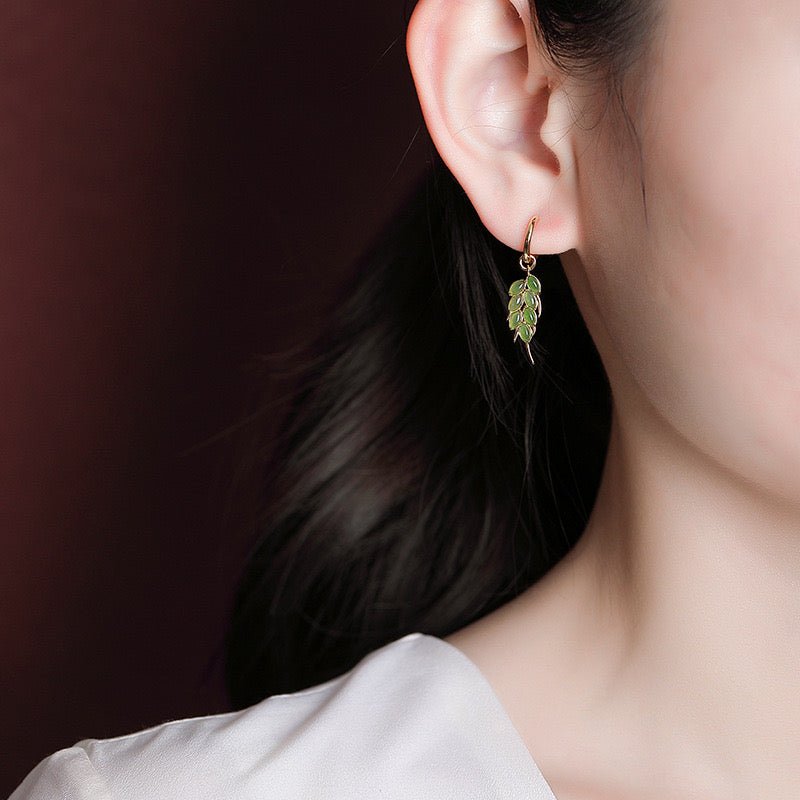 Boucles d'Oreilles Jade Feuilles Argent Plaqué Or - Biloria