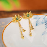 Boucles d'Oreilles Pendantes Lotus en Jade – Argent Plaqué Or - Biloria