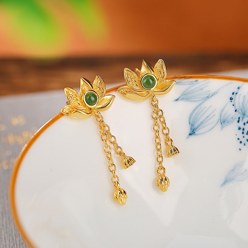Boucles d'Oreilles Pendantes Lotus en Jade – Argent Plaqué Or - Biloria