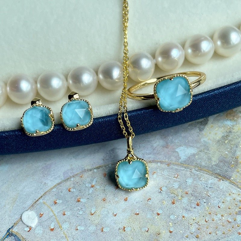 Boucles d'Oreilles Turquoise – Étreinte du Ciel, Argent Plaqué Or - Biloria