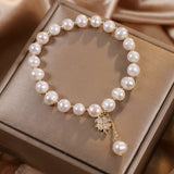 Bracelet en Perle d'Eau Douce avec Pendentif Trèfle à Quatre Feuilles - Biloria