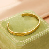 Bracelet Jonc Acier Inoxydable Doré Martelé - Bijou Énergie Solaire - Biloria