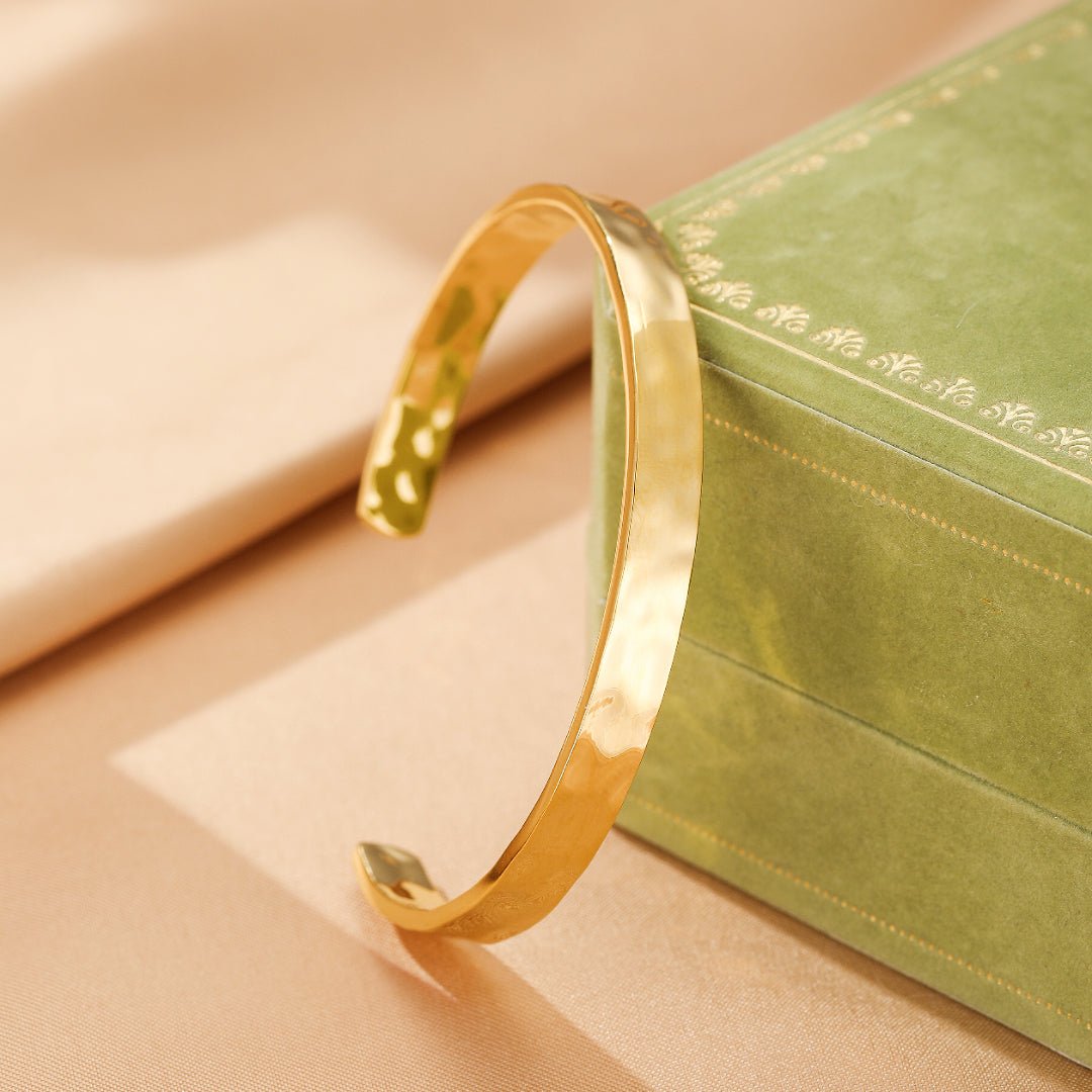 Bracelet Jonc Acier Inoxydable Doré Martelé - Bijou Énergie Solaire - Biloria