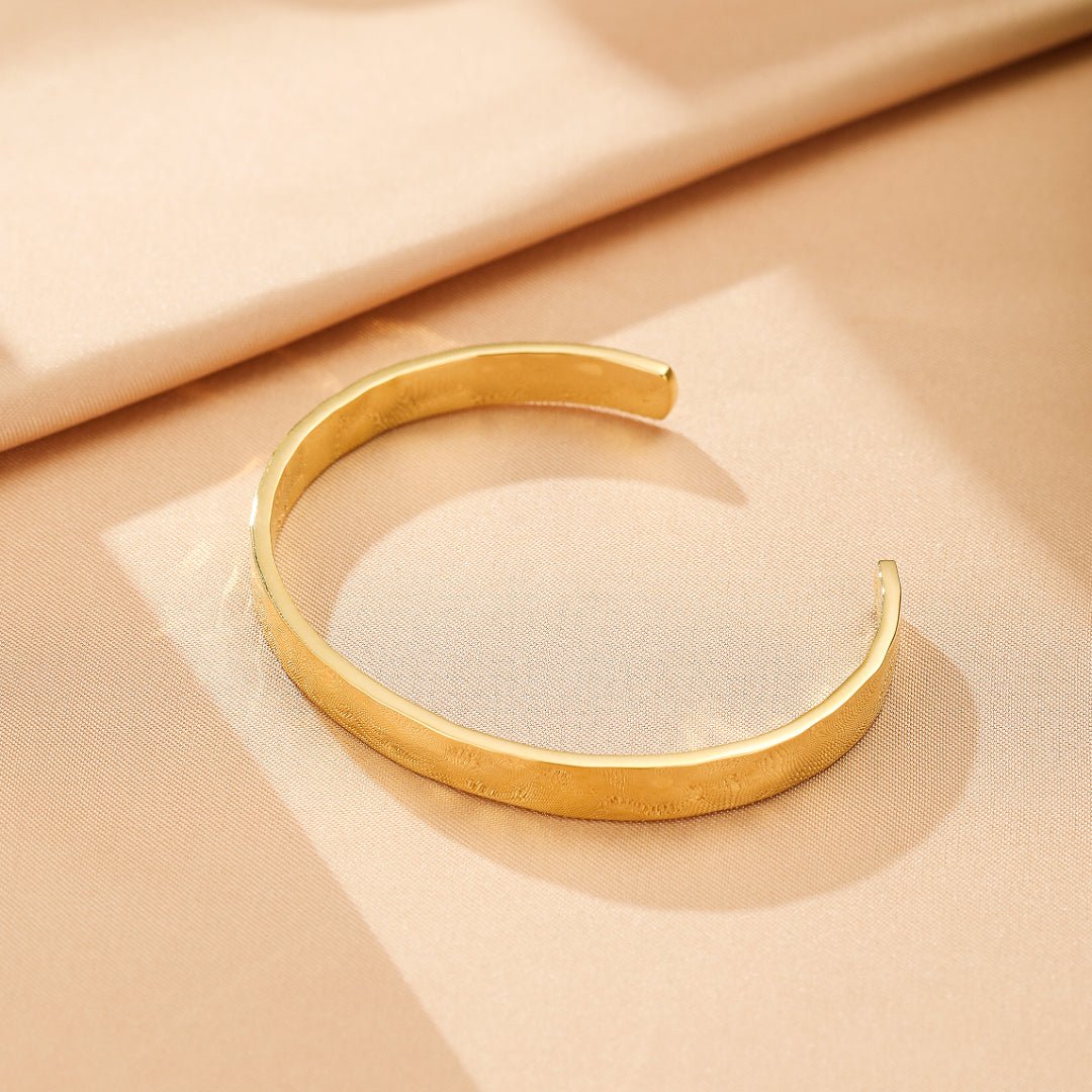 Bracelet Jonc Acier Inoxydable Doré Martelé - Bijou Énergie Solaire - Biloria