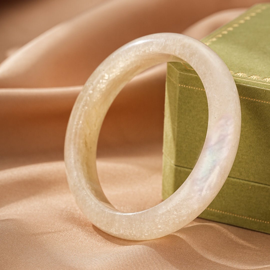 Bracelet Jonc Pierre de Lune : Équilibre Féminin et Intuition - Biloria
