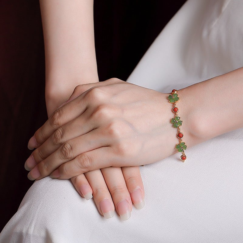 Bracelet Trèfle Jade et Agate Rouge – Chance et Sérénité - Biloria