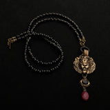 Collier Agate Noire Roi Lion en Laiton et Pierres Naturelles - Biloria
