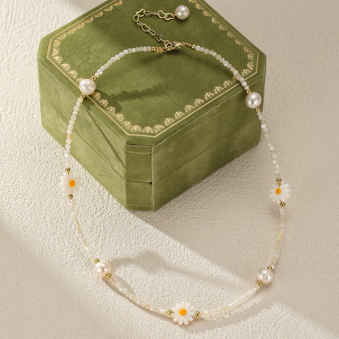 Collier enfant perles fleurs marguerite naissance - Biloria