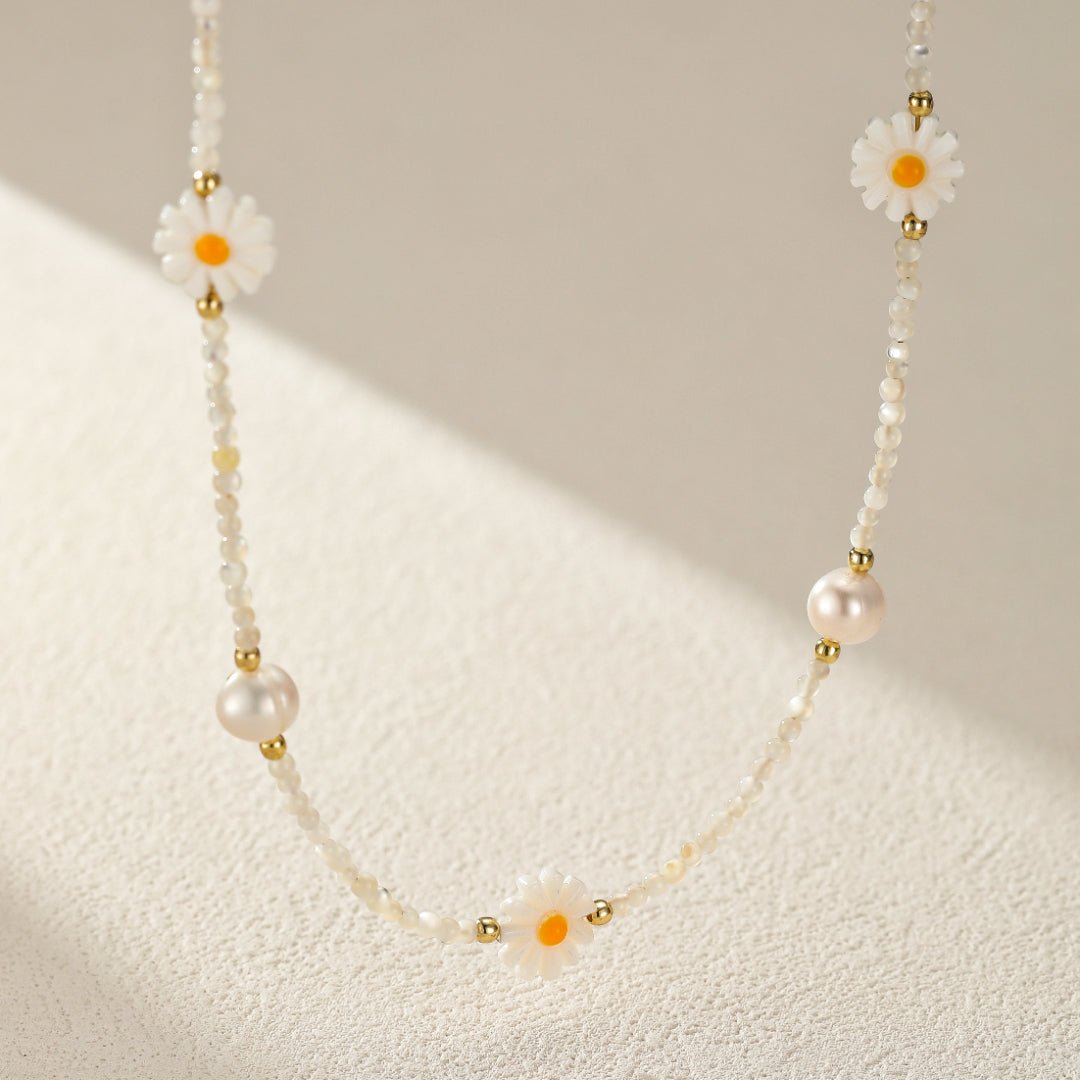 Collier enfant perles fleurs marguerite naissance - Biloria