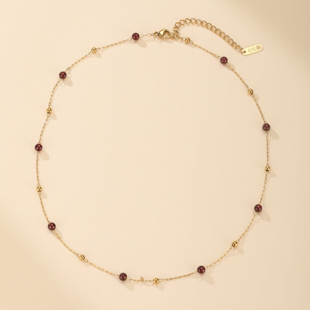 Collier Grenat et Perle – Plaqué Or 18K, Longueur Ajustable - Biloria