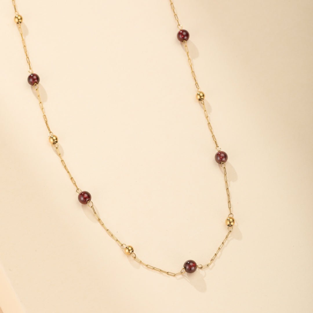 Collier Grenat et Perle – Plaqué Or 18K, Longueur Ajustable - Biloria