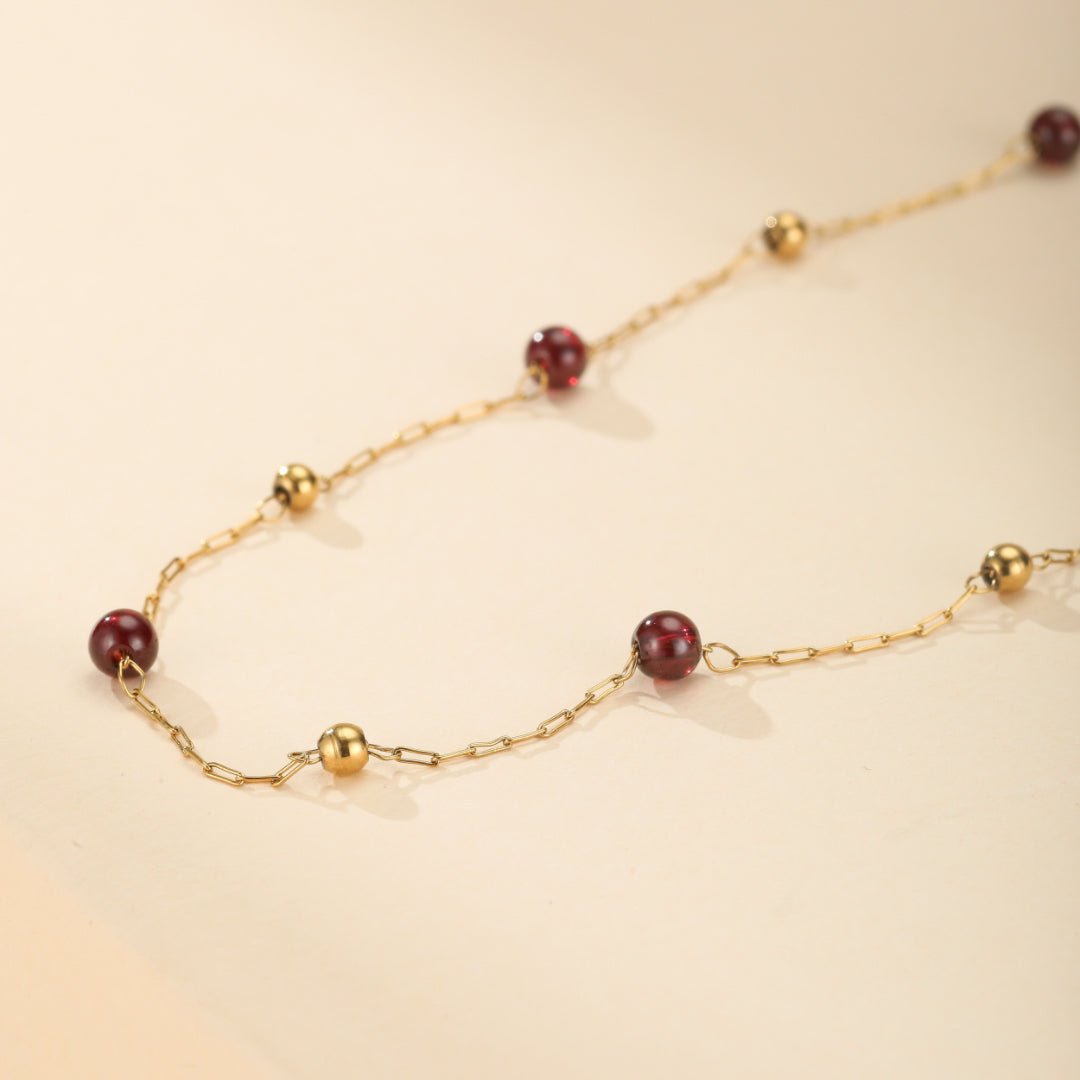 Collier Grenat et Perle – Plaqué Or 18K, Longueur Ajustable - Biloria