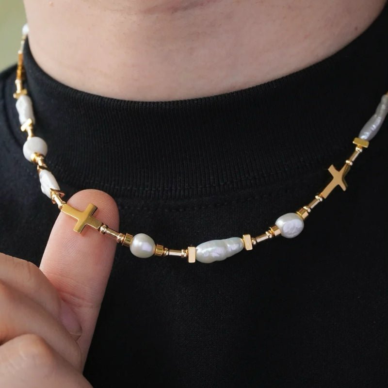 Collier Homme Perle et Croix Dorée Plaqué Or 49 cm - Biloria