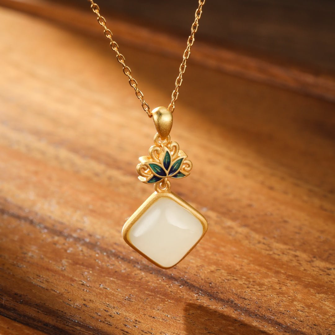 Collier Jade Blanc Lotus Bleu Argent Plaqué Or - Biloria