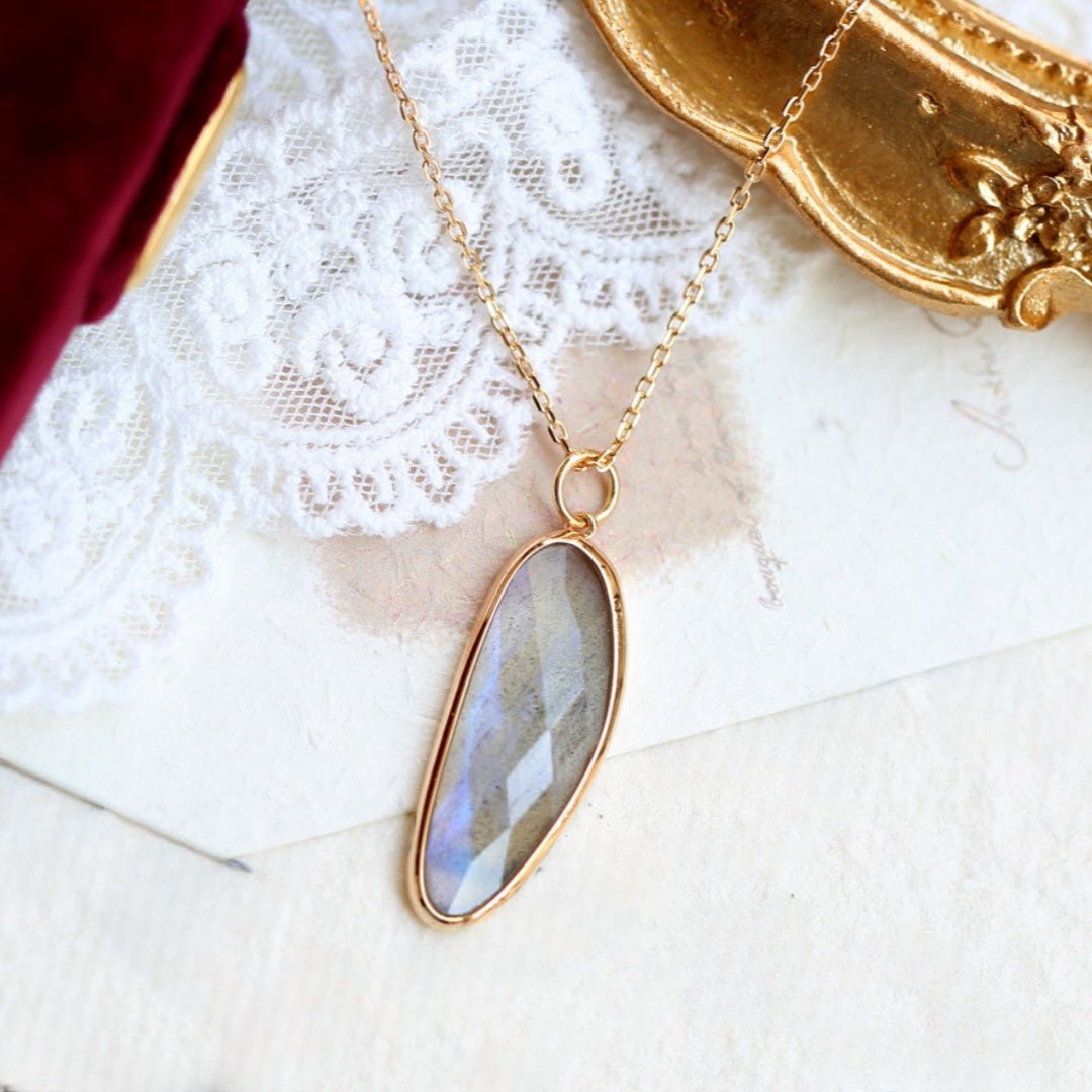 Collier Labradorite Élipse Protectrice – Argent Plaqué Or - Biloria
