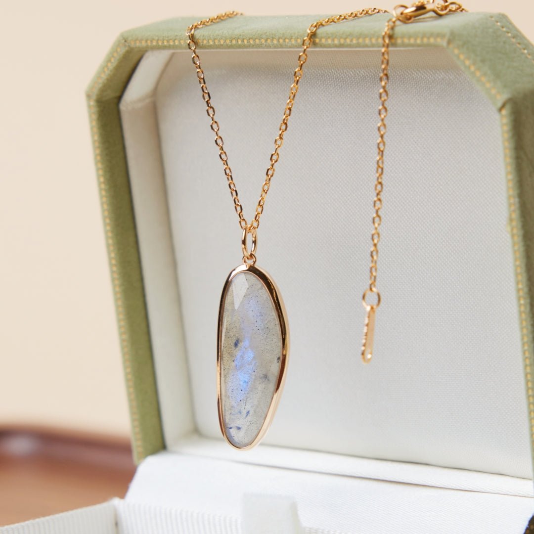 Collier Labradorite Élipse Protectrice – Argent Plaqué Or - Biloria