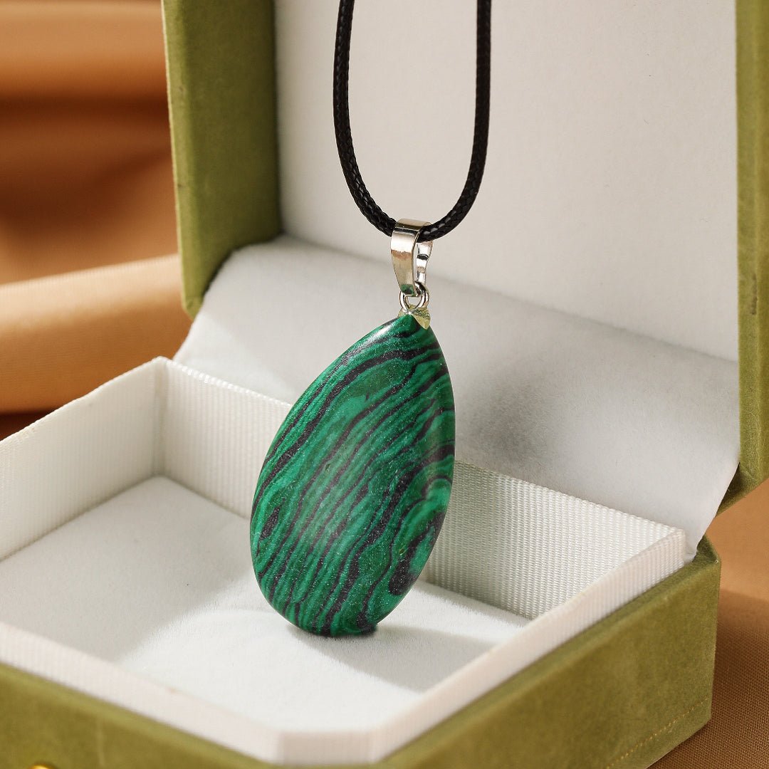 Collier Malachite Goutte - Offrir un Bijou de Transformation - Biloria