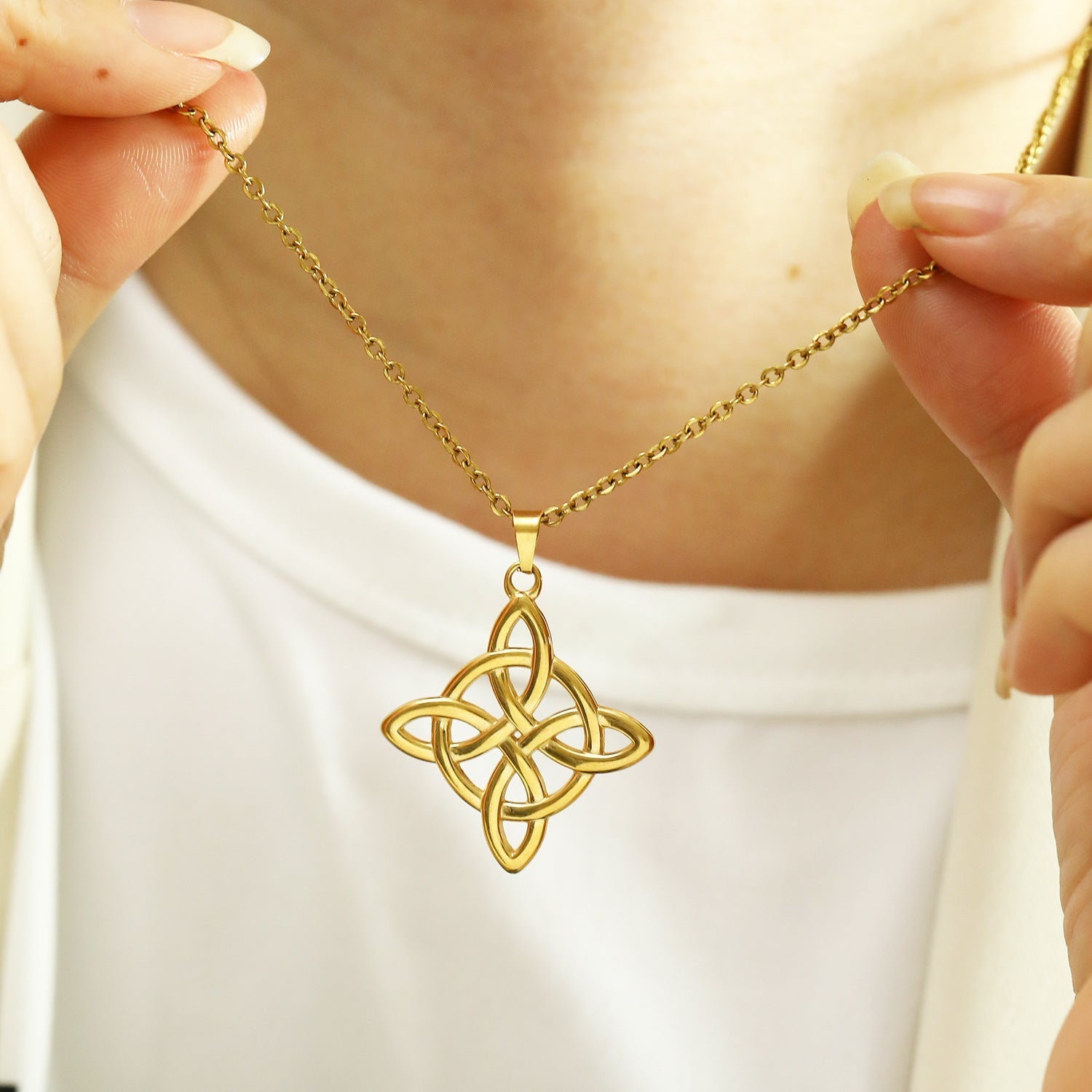 Collier Nœud de Sorcière – Acier Inoxydable de Titane Doré 18K - Biloria