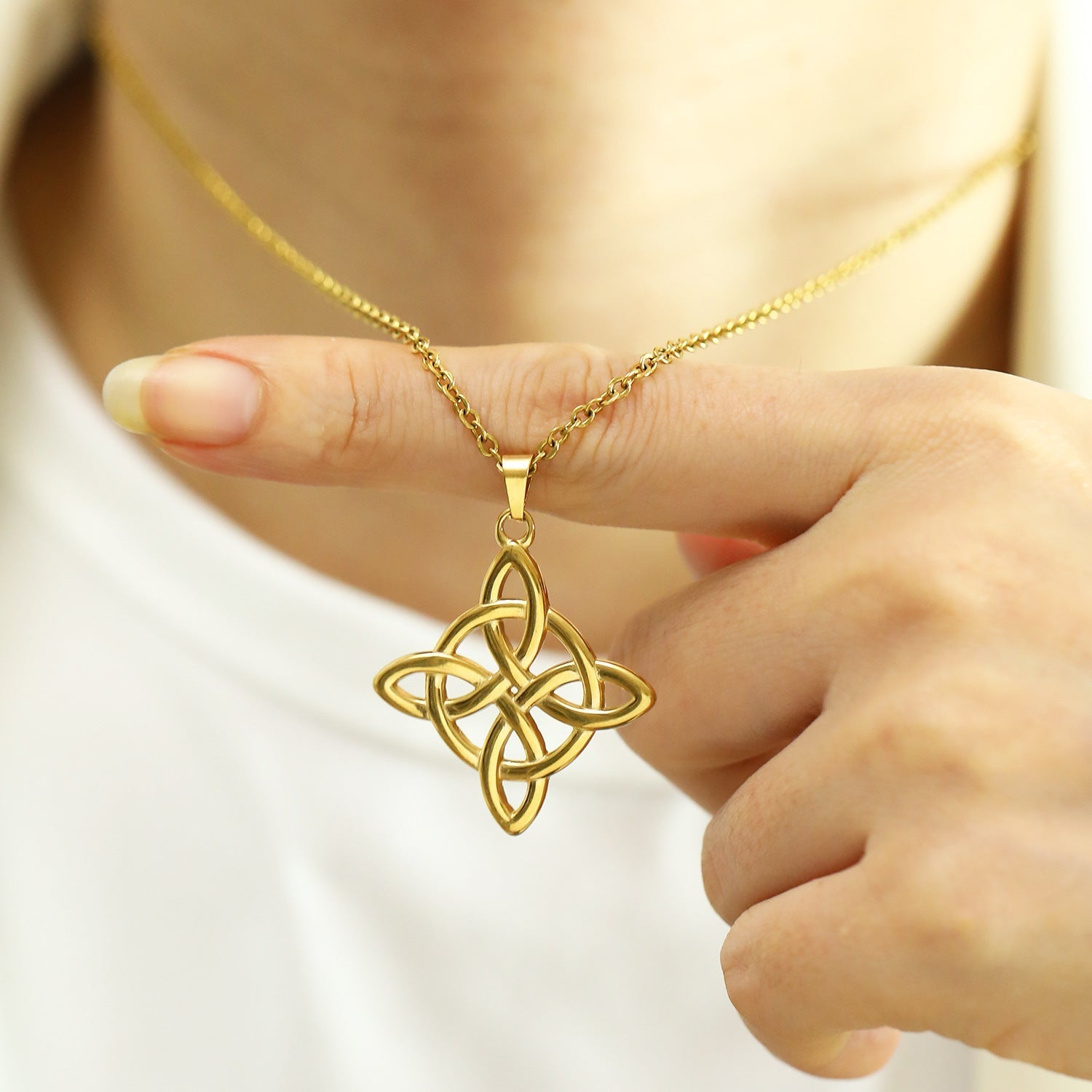 Collier Nœud de Sorcière – Acier Inoxydable de Titane Doré 18K - Biloria