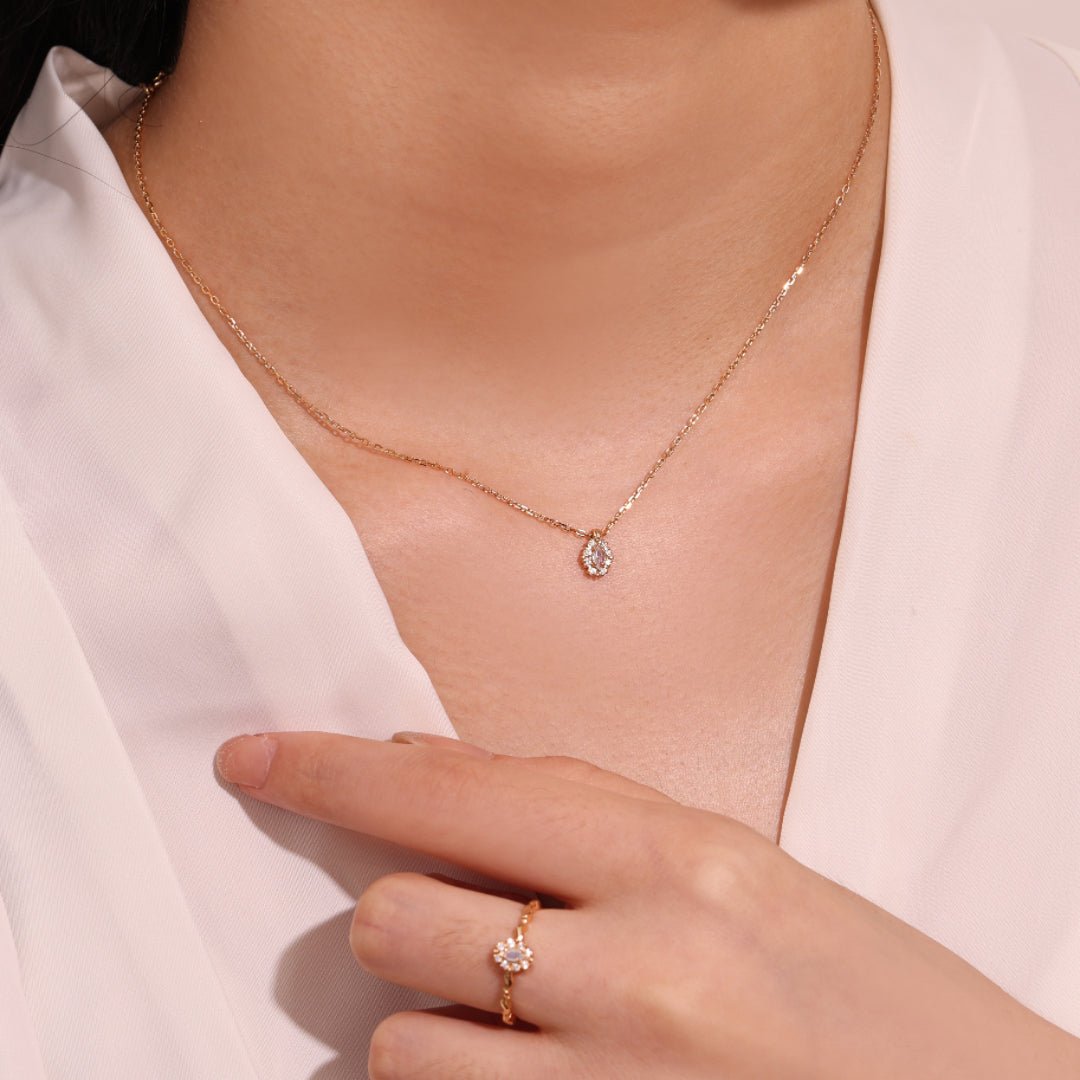 Collier Opale Blanche Brume Étoilée Argent Plaqué Or - Biloria