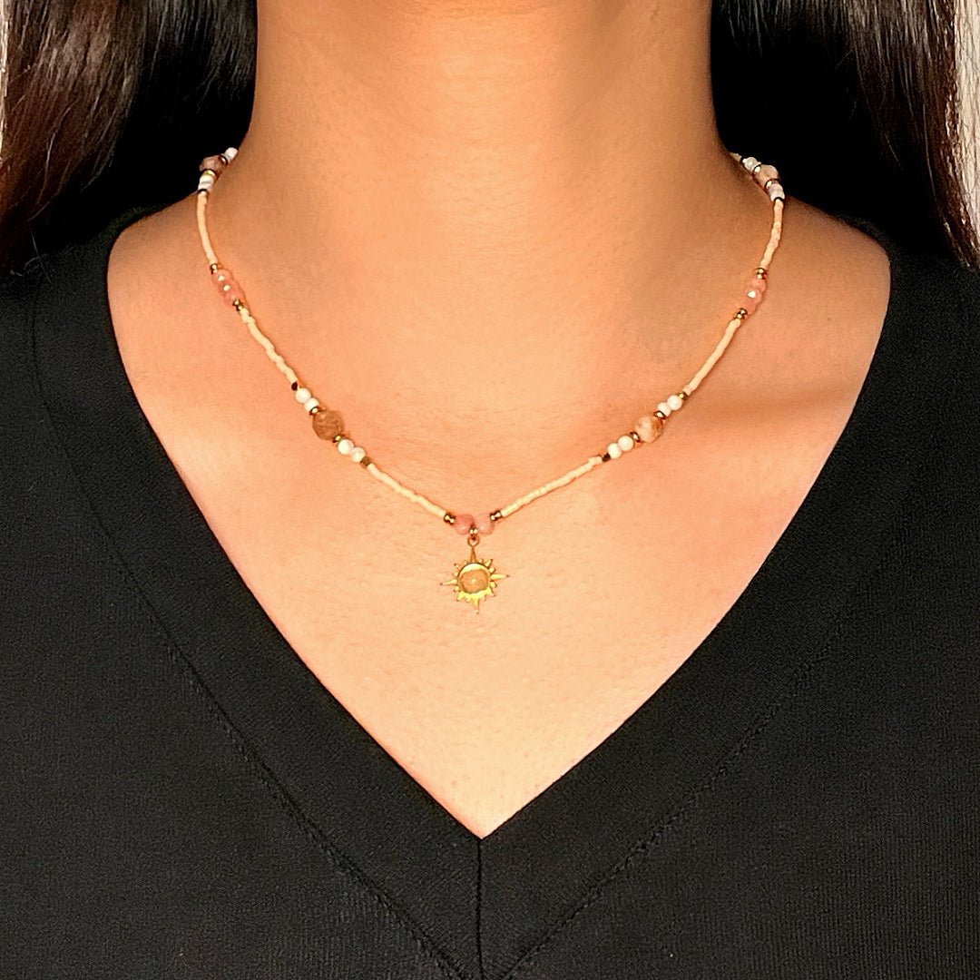 Collier Rhodonite et Cristal Fraise avec Pendentif Soleil - Biloria