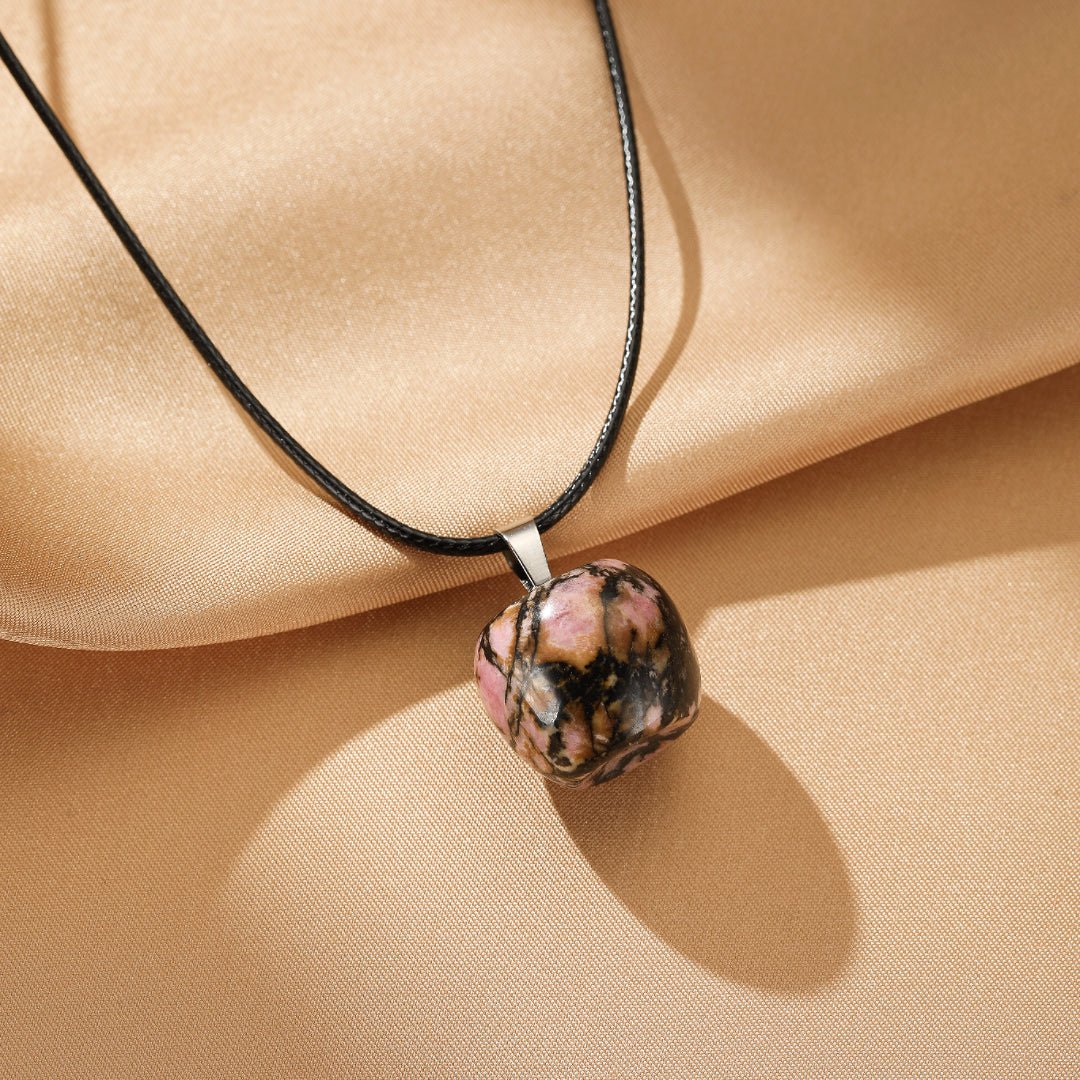 Collier Rhodonite : l'équilibre du cœur à offrir - Biloria
