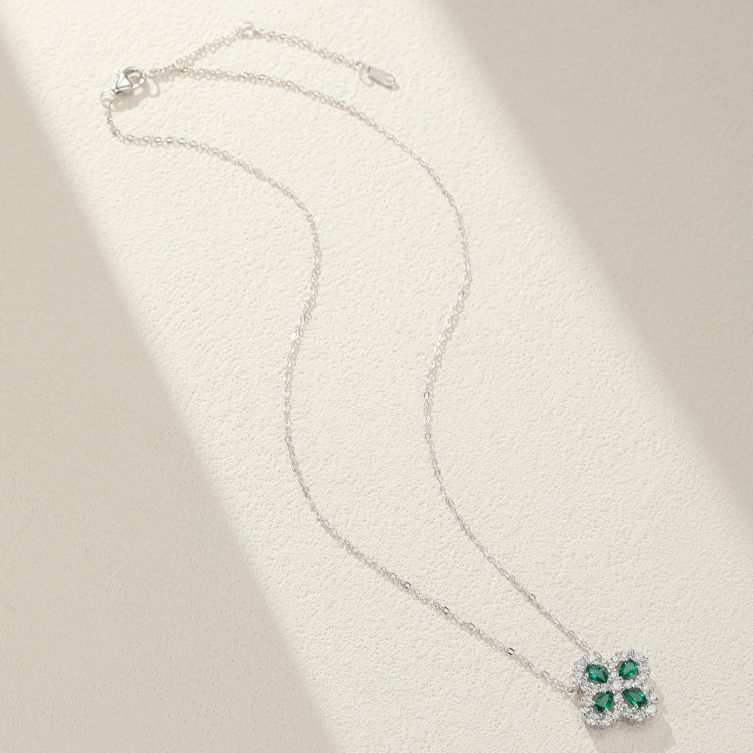 Collier Trèfle Émeraude Argent Plaqué Platine – Talisman Chance - Biloria
