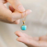 Collier Turquoise Apaisant – Pendentif Carré Argent Plaqué Or - Biloria