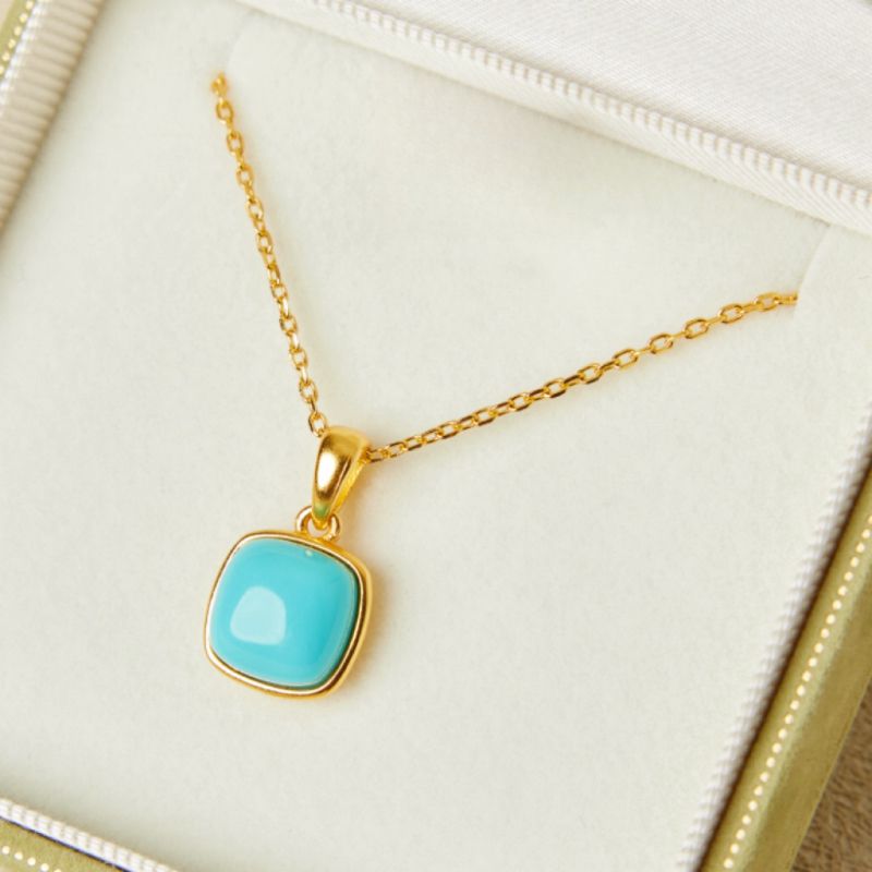 Collier Turquoise Apaisant – Pendentif Carré Argent Plaqué Or - Biloria