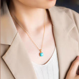 Collier Turquoise Apaisant – Pendentif Carré Argent Plaqué Or - Biloria