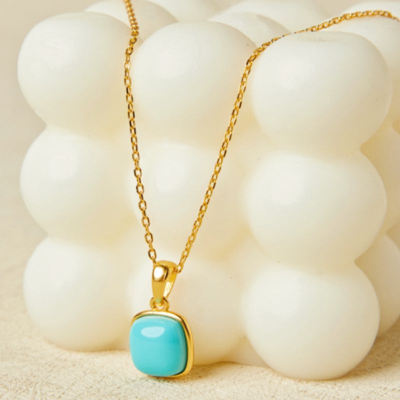 Collier Turquoise Apaisant – Pendentif Carré Argent Plaqué Or - Biloria