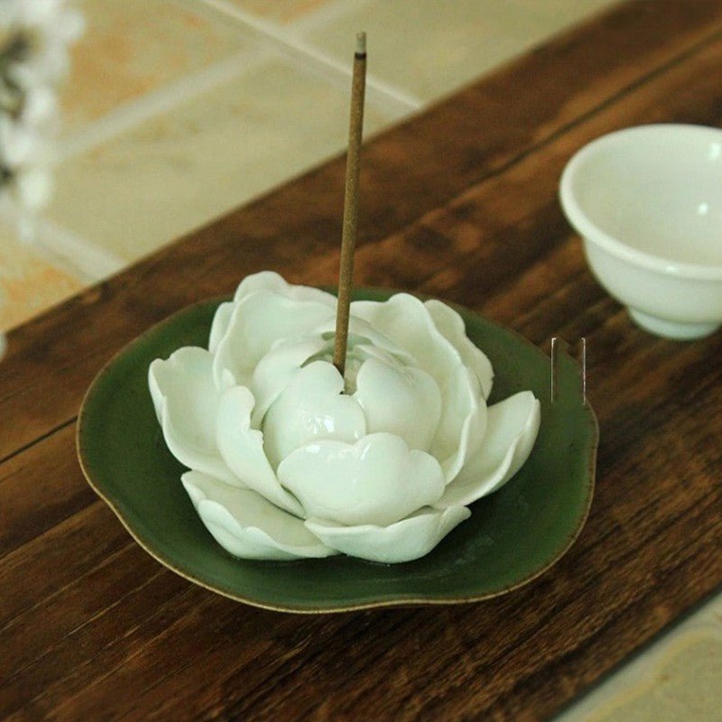 Encensoir Fleur Pivoine en Céramique Vert ou Blanc - Biloria