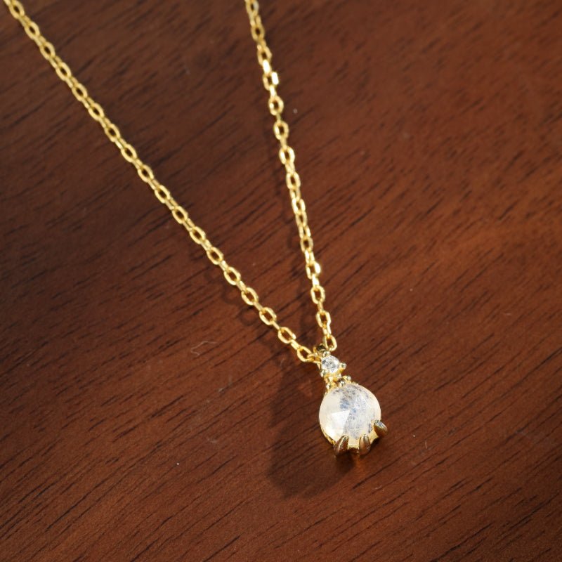 Offrir un Collier Pierre de Lune – Goutte Lumineuse, Argent Plaqué Or - Biloria