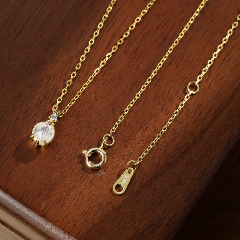 Offrir un Collier Pierre de Lune – Goutte Lumineuse, Argent Plaqué Or - Biloria